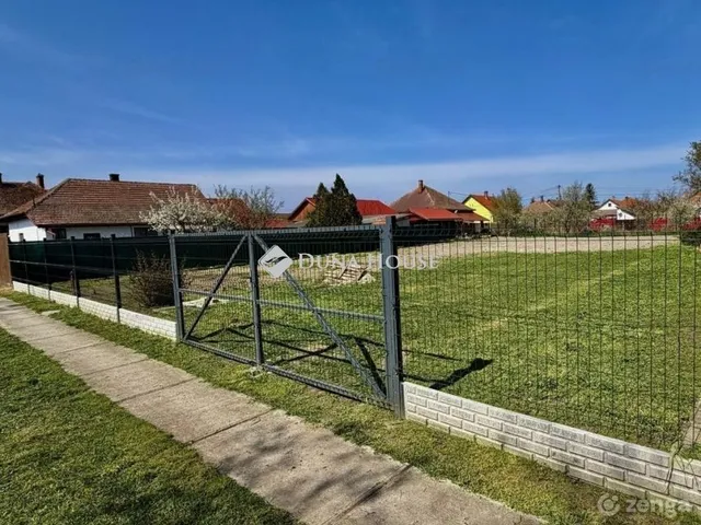 Eladó telek Mezőtúr 738 nm
