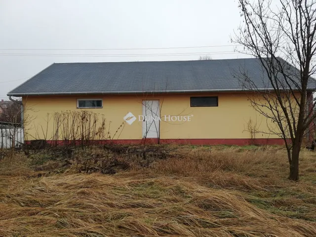 Eladó kereskedelmi és ipari ingatlan Hejőkeresztúr, Arany János utca 205 nm