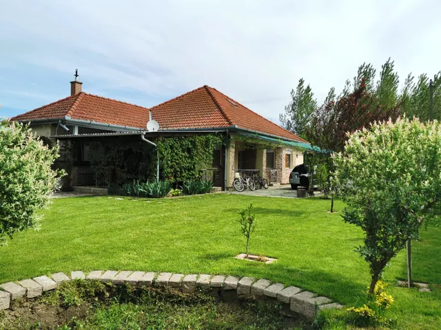 Eladó ház Cigánd 90 nm