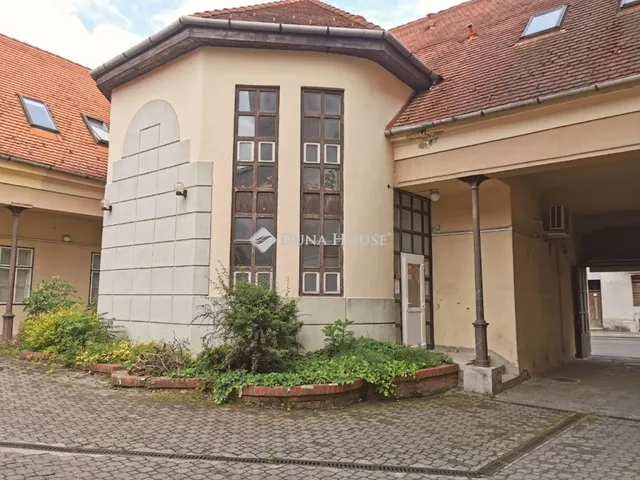 Kiadó kereskedelmi és ipari ingatlan Miskolc, Szemere Bertalan utca 273 nm