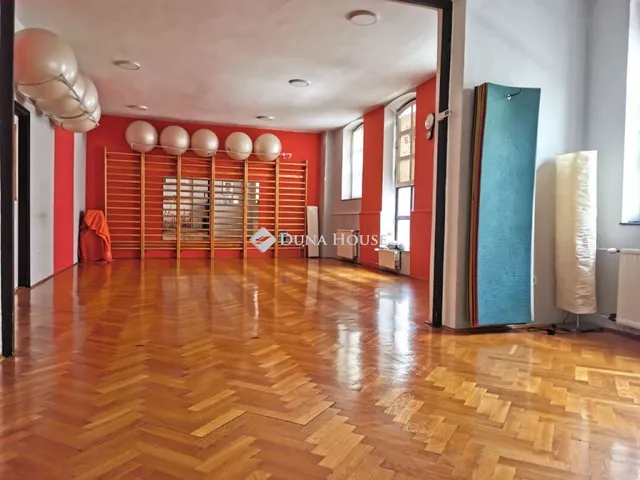 Kiadó kereskedelmi és ipari ingatlan Miskolc, Szemere Bertalan utca 273 nm