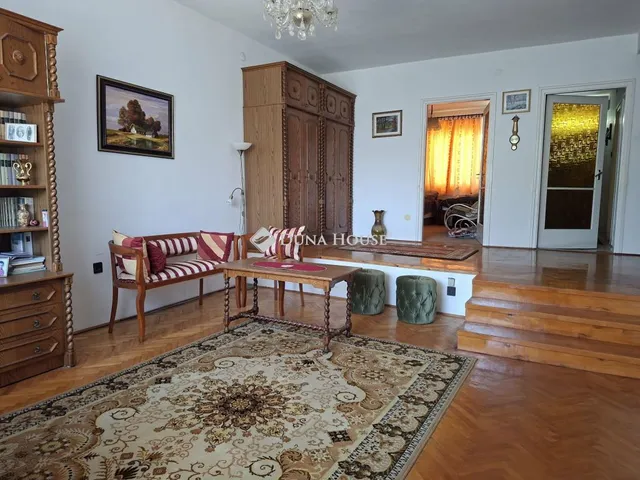 Eladó ház Tiszaújváros, Bethlen Gábor út 175 nm