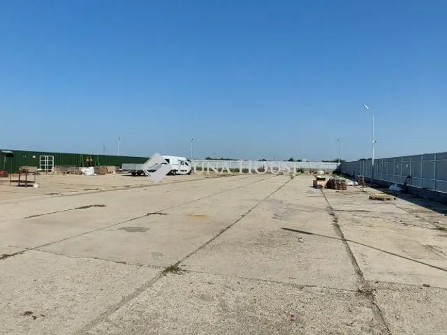 Eladó kereskedelmi és ipari ingatlan Enying, Nincs utca 266 nm