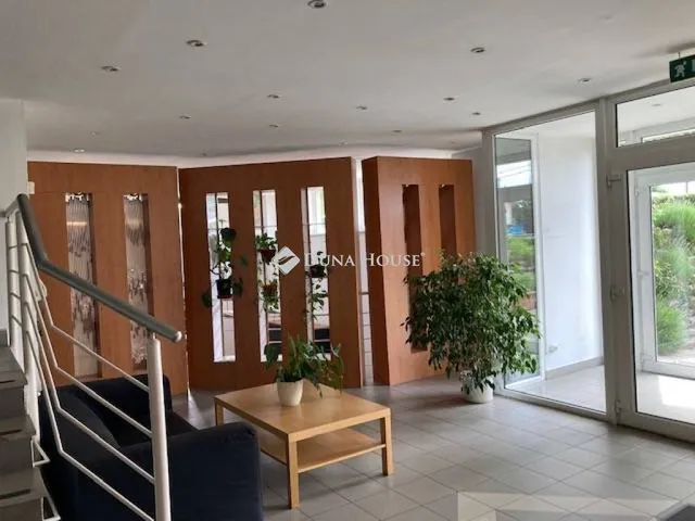 Kiadó kereskedelmi és ipari ingatlan Budapest XI. kerület 131 nm