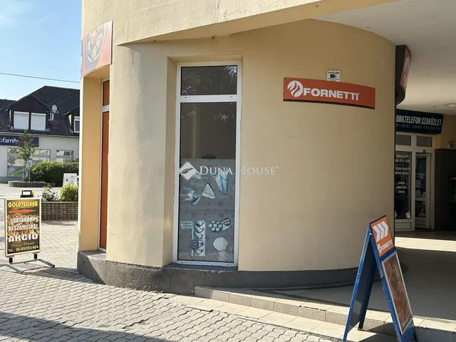 Eladó kereskedelmi és ipari ingatlan Balatonboglár, Szabadság utca 18 nm