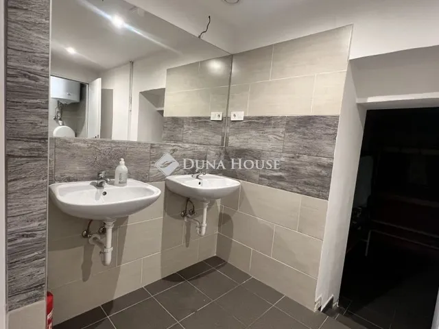 Eladó kereskedelmi és ipari ingatlan Budapest VI. kerület 213 nm