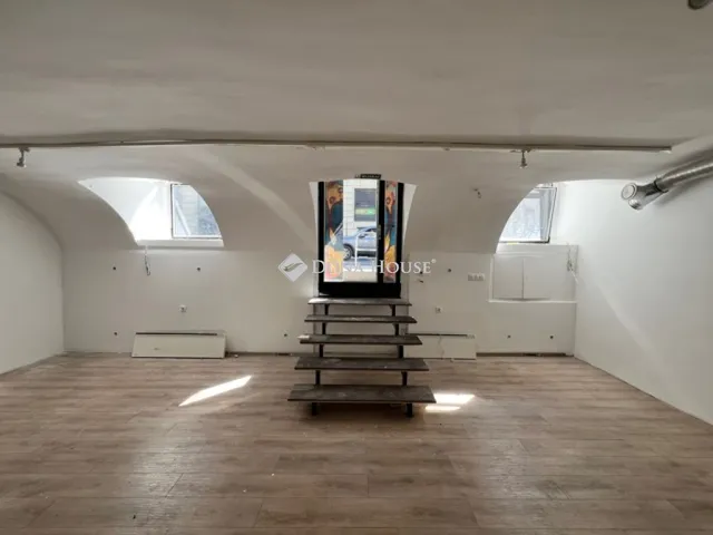 Eladó kereskedelmi és ipari ingatlan Budapest XII. kerület 43 nm