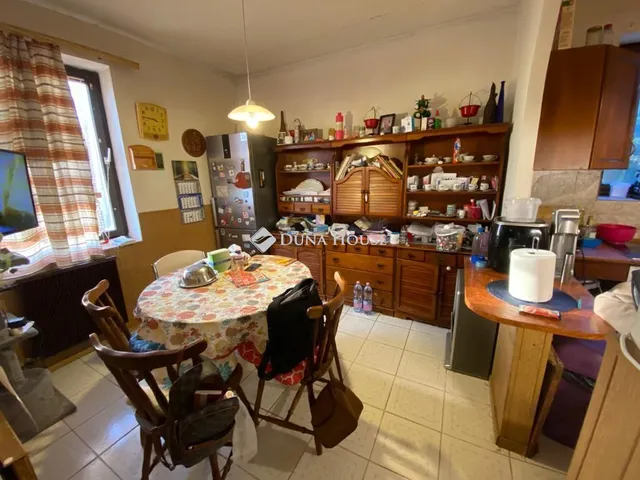 Eladó ház Budaörs, Láng utca 270 nm