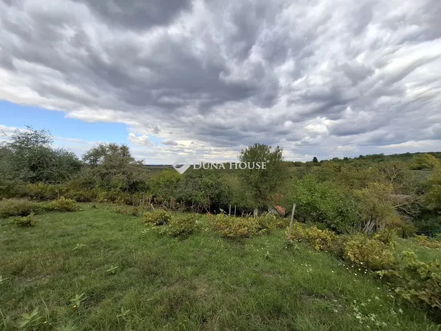 Eladó telek Lovasberény, Zártkert 842 nm