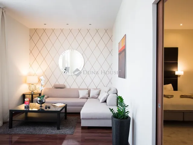 Eladó lakás Budapest V. kerület, Petőfi Sándor utca 140 nm