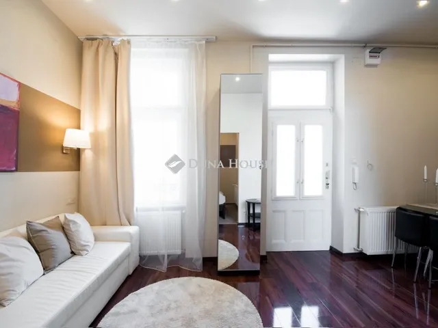 Eladó lakás Budapest V. kerület, Petőfi Sándor utca 26 nm