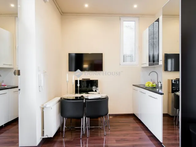 Eladó lakás Budapest V. kerület, Petőfi Sándor utca 26 nm