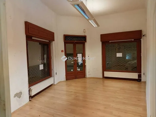 Eladó kereskedelmi és ipari ingatlan Budapest III. kerület 48 nm