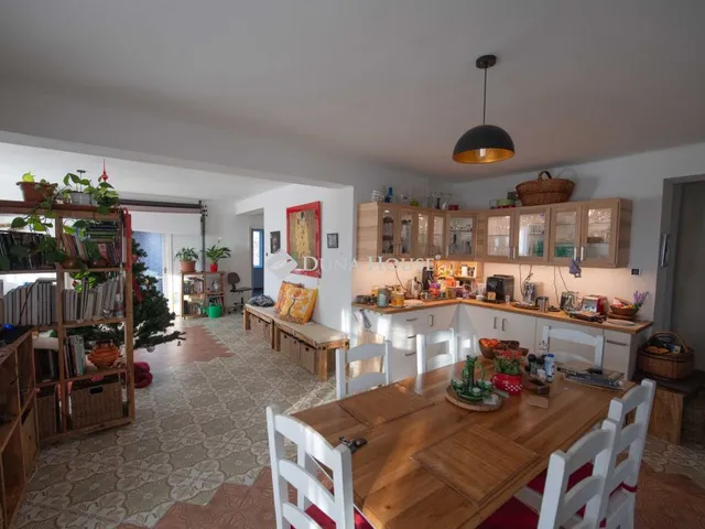 Eladó ház Velence, Csongor utca 300 nm