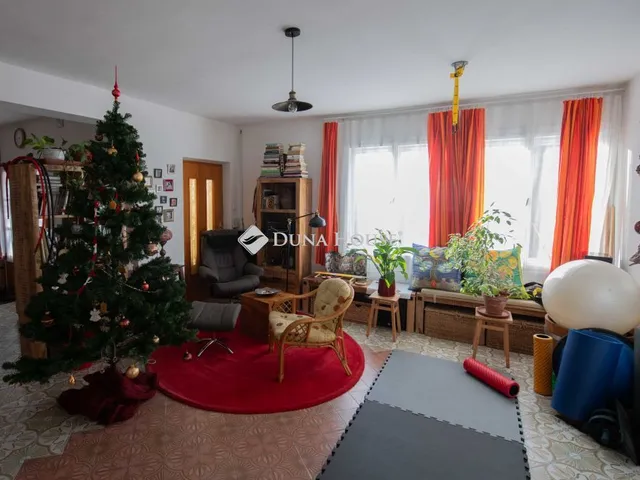 Eladó ház Velence, Csongor utca 300 nm