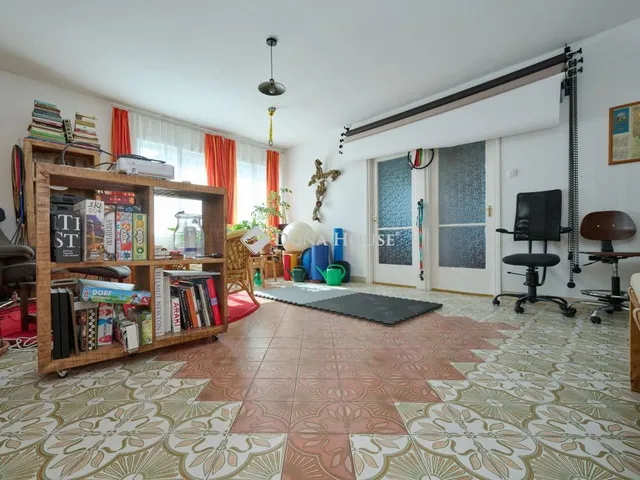 Eladó ház Velence, Csongor utca 300 nm