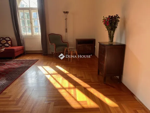 Kiadó lakás Budapest XII. kerület, Németvölgyi út 130 nm