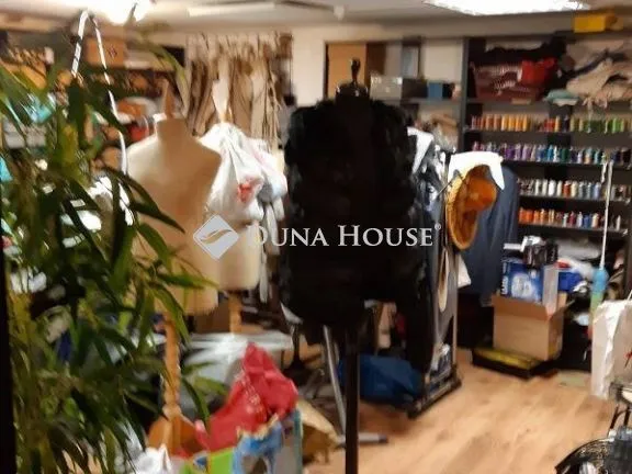 Kiadó kereskedelmi és ipari ingatlan Budapest XII. kerület, Tusnádi utca 45 nm