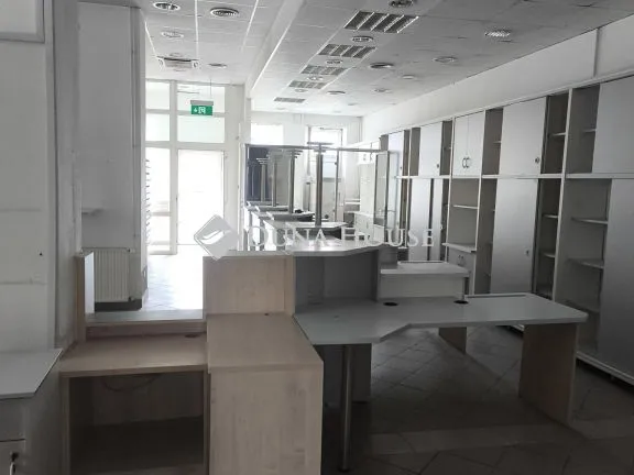 Eladó kereskedelmi és ipari ingatlan Budakeszi, Fő utca 157 nm