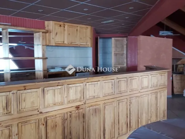 Eladó kereskedelmi és ipari ingatlan Cserkeszőlő, Beton út 824 nm