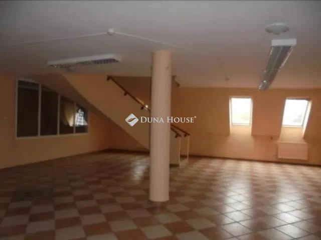 Eladó lakás Siklós, Felszabadulás utca 194 nm
