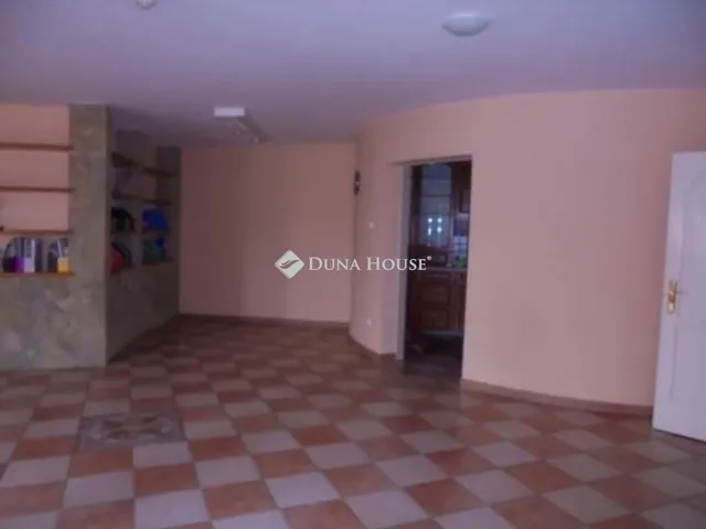 Eladó lakás Siklós, Felszabadulás utca 194 nm
