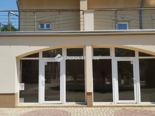 Eladó kereskedelmi és ipari ingatlan Kalocsa, Hunyadi János utca 343 nm