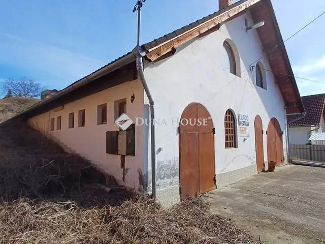Eladó mezőgazdasági ingatlan Mecseknádasd, Virág utca 1056 nm