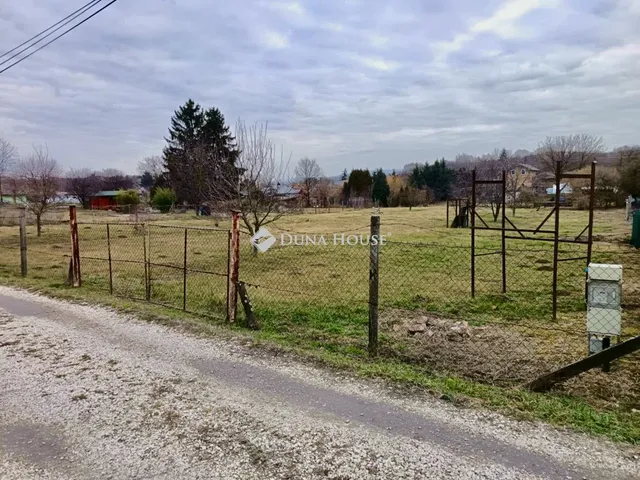 Eladó telek Környe 2310 nm