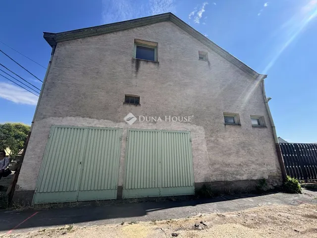 Eladó ház Tata, Munkás utca 290 nm