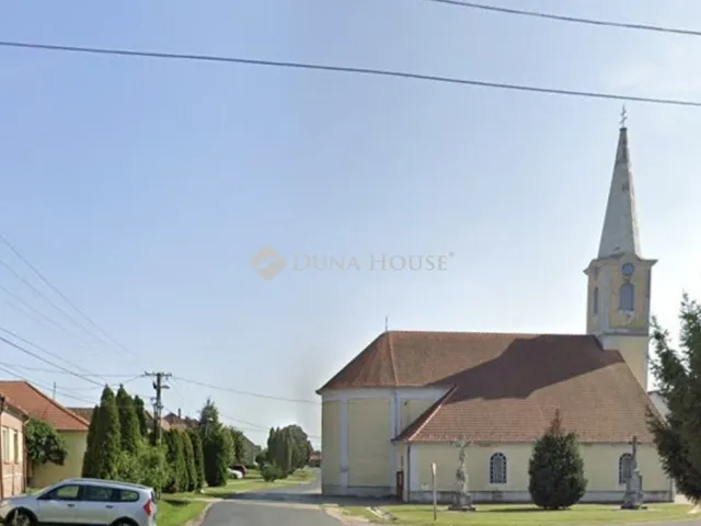 Eladó ház Szárföld, Fő utca 176 nm