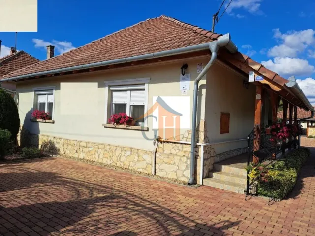 Eladó ház Gyula, Kastélykert 210 nm