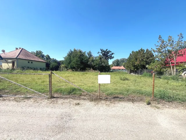 Eladó telek Dömsöd 813 nm