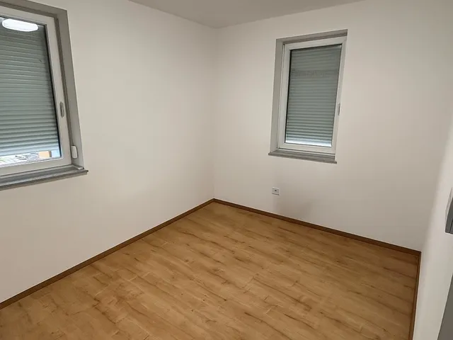 Eladó kereskedelmi és ipari ingatlan Taksony 11 nm