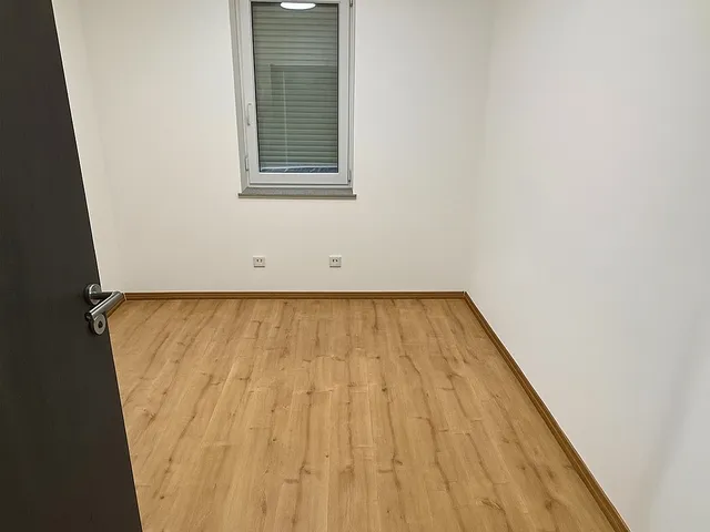 Eladó kereskedelmi és ipari ingatlan Taksony 11 nm