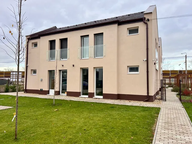 Kiadó kereskedelmi és ipari ingatlan Dunaharaszti, Bezerédi-lakópark 41 nm