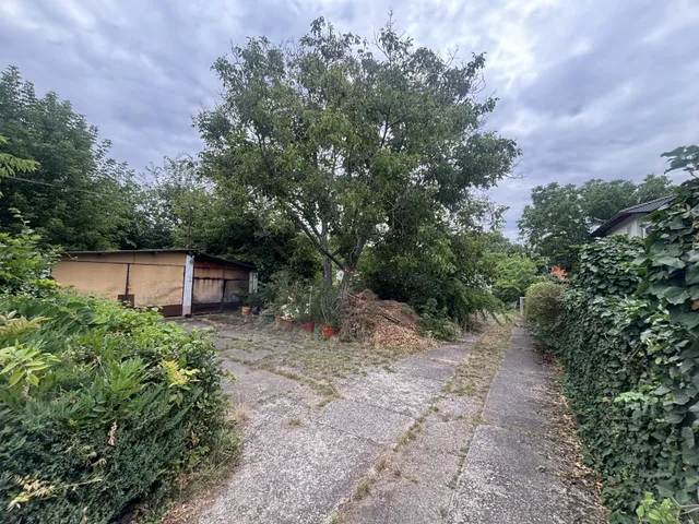 Eladó telek Budapest XVIII. kerület 800 nm