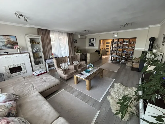 Eladó ház Taksony 250 nm