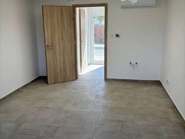 Kiadó kereskedelmi és ipari ingatlan Dunaharaszti, Óváros 24 nm