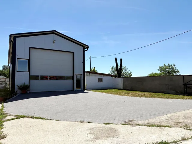 Eladó kereskedelmi és ipari ingatlan Dömsöd 240 nm