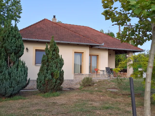 Eladó ház Balatonfenyves, Kossuth Lajos utca 64 nm