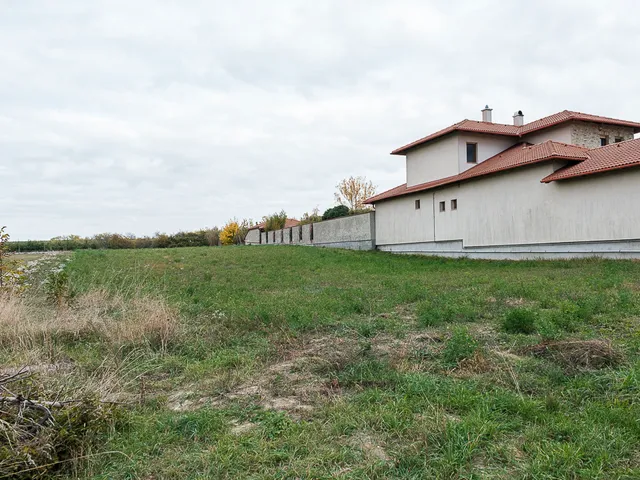 Eladó telek Magyaralmás 2502 nm