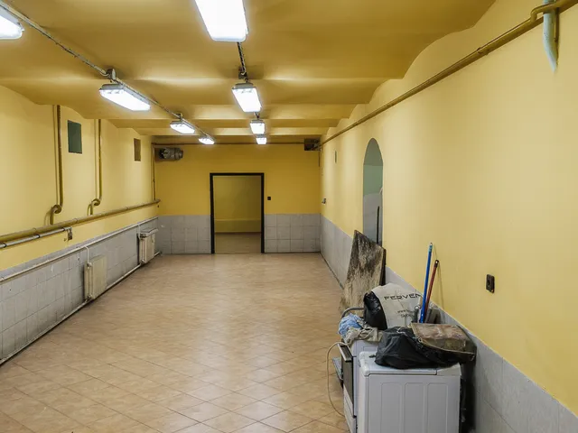 Eladó kereskedelmi és ipari ingatlan Budapest VII. kerület, Belső-Erzsébetváros, Dohány utca 59/B 379 nm