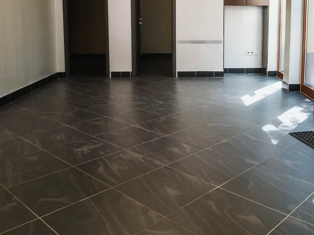 Kiadó kereskedelmi és ipari ingatlan Budapest VIII. kerület, Corvin negyed 90 nm