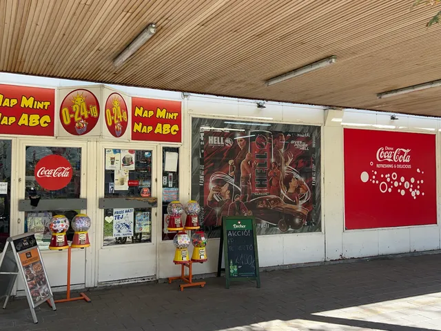 Eladó kereskedelmi és ipari ingatlan Makó, Széchenyi tér 174 nm