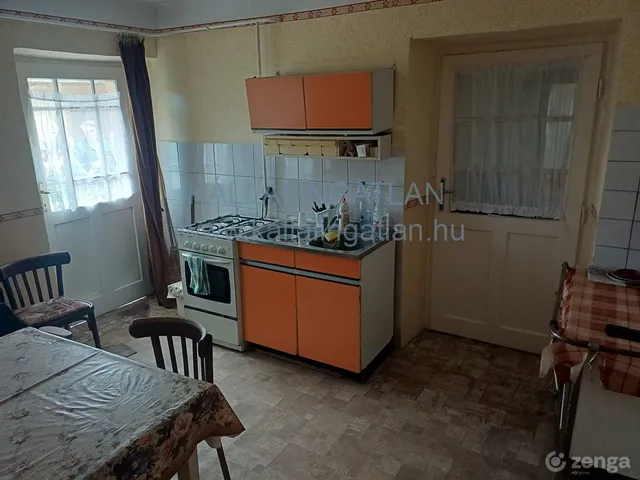 Eladó ház Tiszaeszlár 71 nm