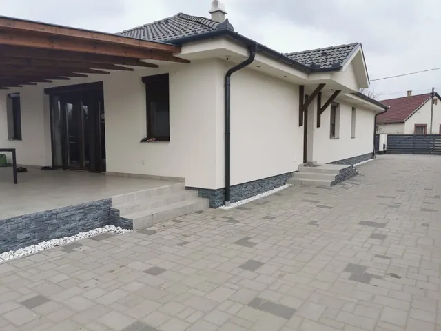Eladó ház Hajdúsámson 165 nm