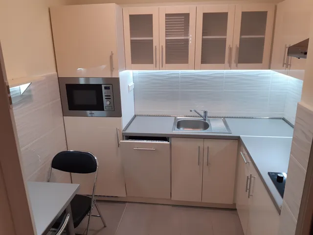 Kiadó lakás Debrecen, Nagyerdő 45 nm