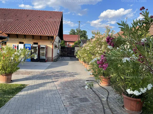 Eladó kereskedelmi és ipari ingatlan Csanytelek 330 nm