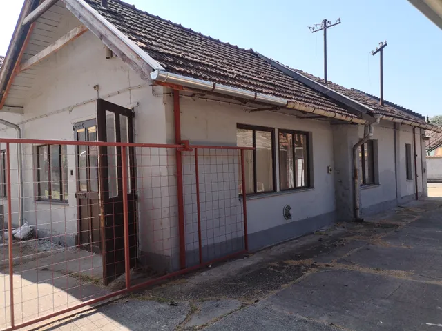 Kiadó kereskedelmi és ipari ingatlan Gyula, Béke sugárút 200 nm